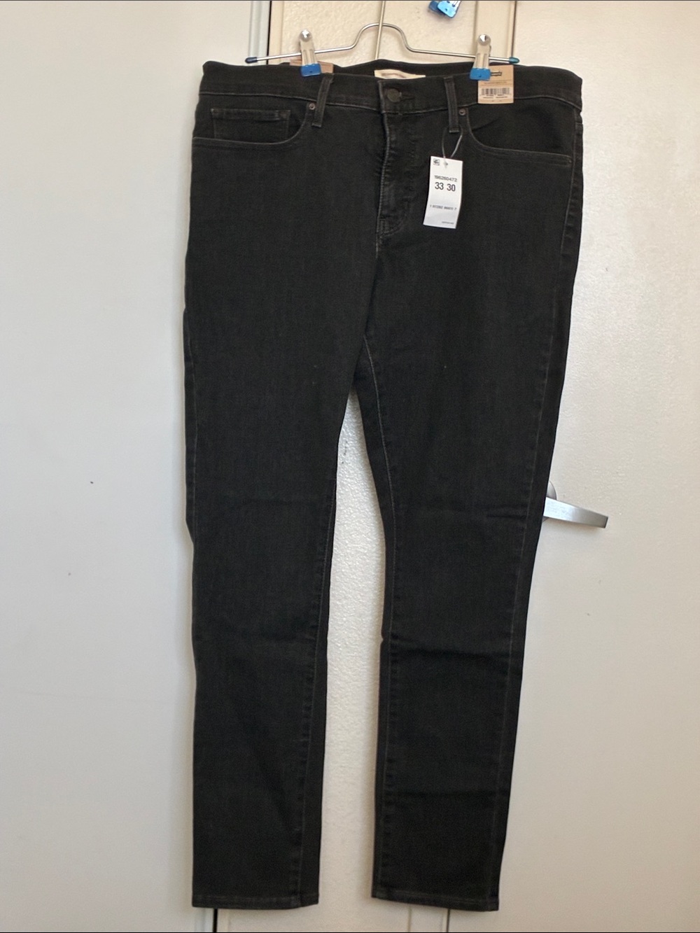 NWT-Levi's 311 Shaping Skinny Midrise Jeans in Black-Size 33